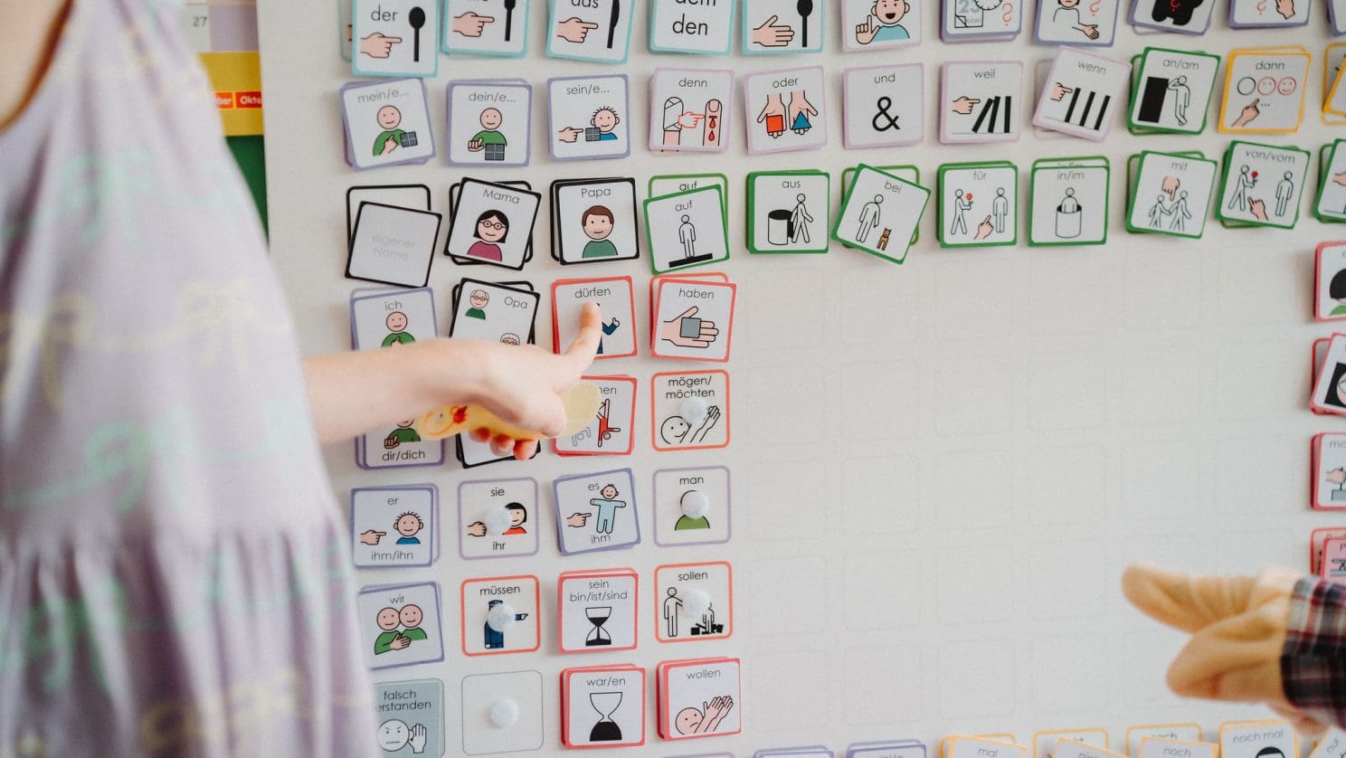 Förderung der Kommunikation mit Piktogrammen – gelebte Teilhabe in der heilpädagogischen Schule der Stiftung.