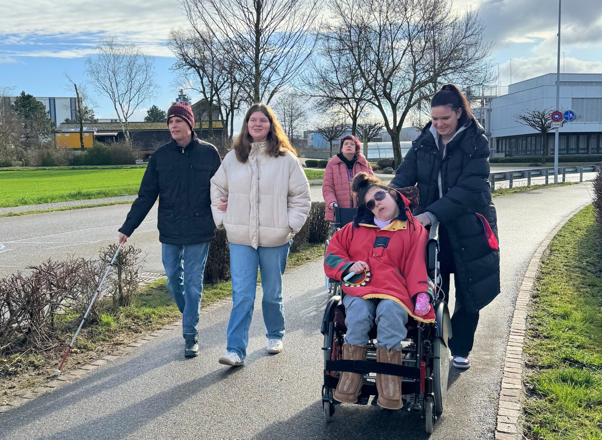 260403 pfm Lernende auf Spaziergang